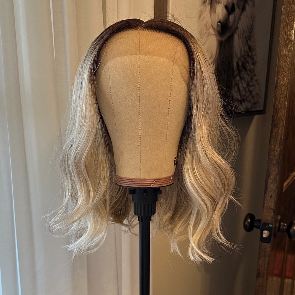 Chelsey Smith Crowns Davina Latte Blonde Petite/Standard